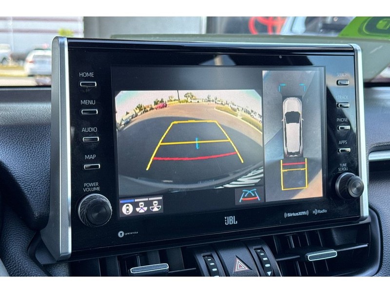 Toyota RAV4 Vehicle Full-screen Gallery Image 24