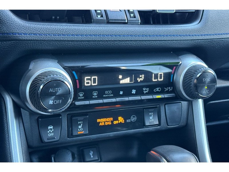 Toyota RAV4 Vehicle Full-screen Gallery Image 25