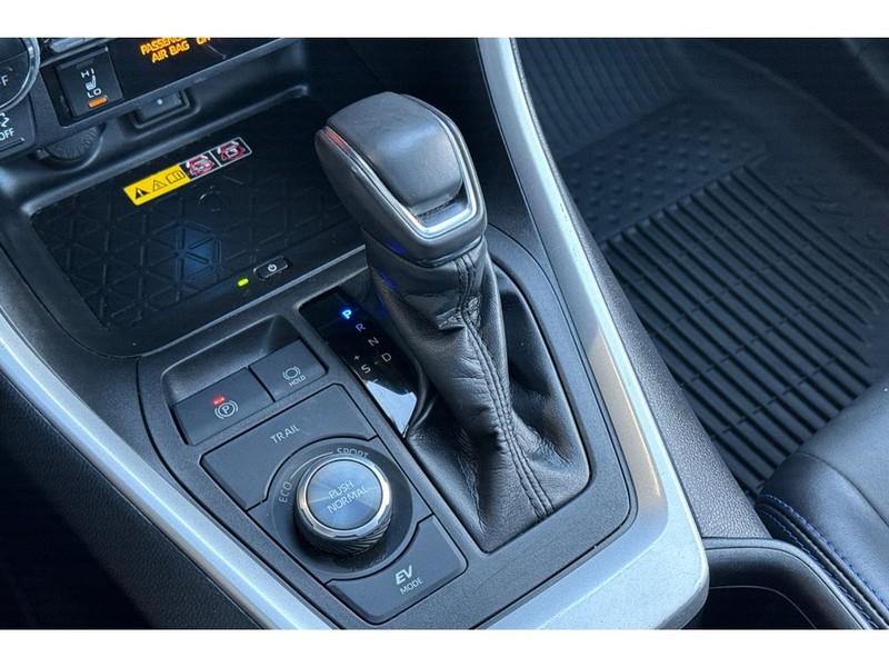 Toyota RAV4 Vehicle Full-screen Gallery Image 26