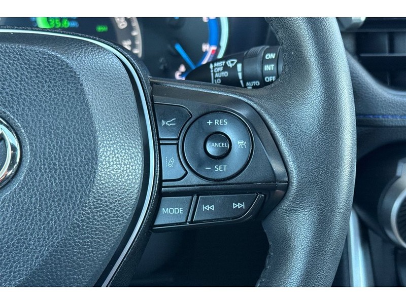 Toyota RAV4 Vehicle Full-screen Gallery Image 30