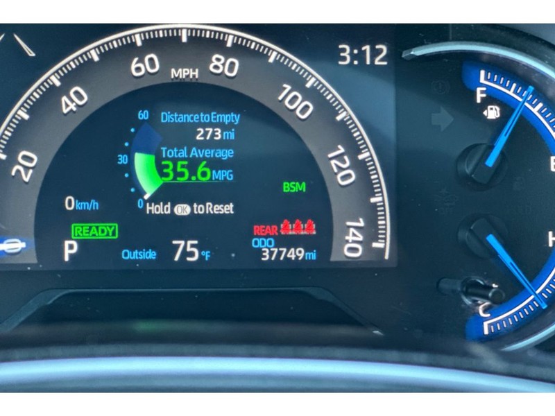 Toyota RAV4 Vehicle Full-screen Gallery Image 32