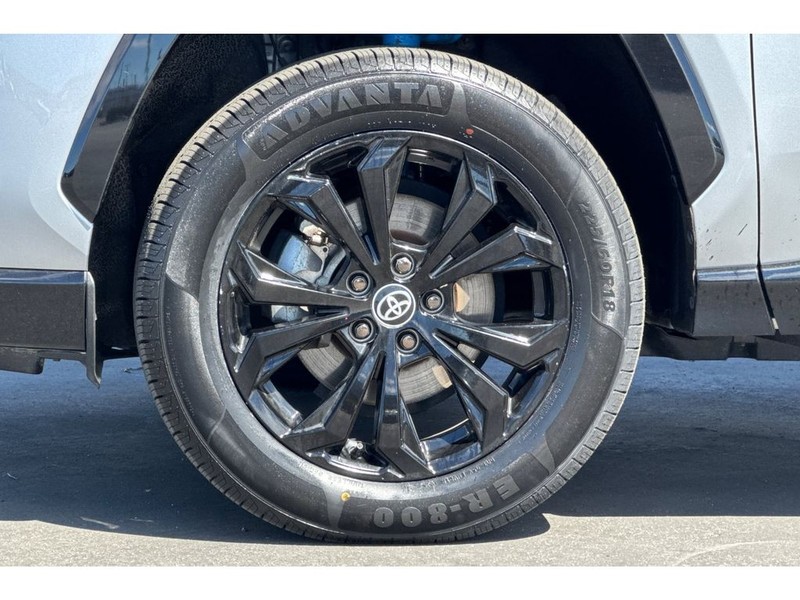 Toyota RAV4 Vehicle Full-screen Gallery Image 34