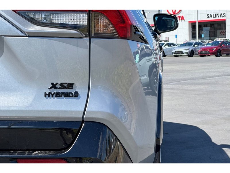 Toyota RAV4 Vehicle Full-screen Gallery Image 35