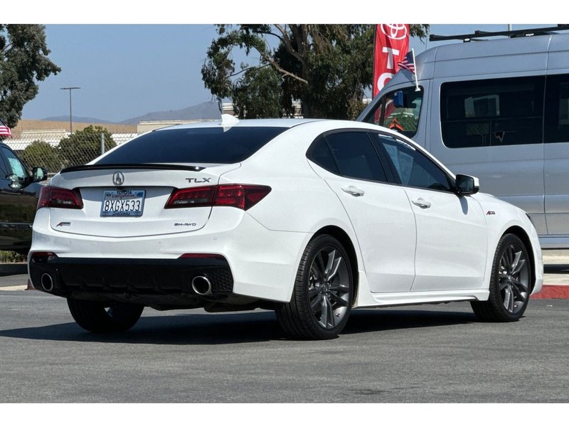 Acura TLX Vehicle Full-screen Gallery Image 04