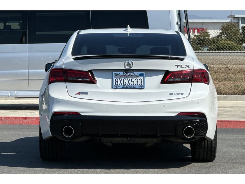 Acura TLX Vehicle Full-screen Gallery Image 05
