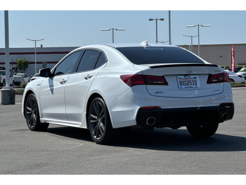 Acura TLX Vehicle Full-screen Gallery Image 06