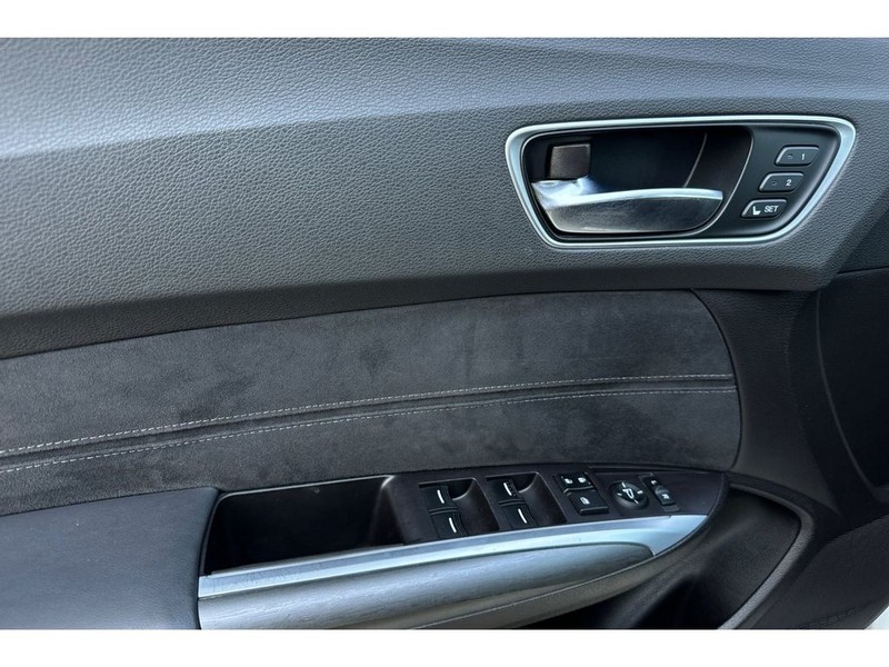 Acura TLX Vehicle Full-screen Gallery Image 11