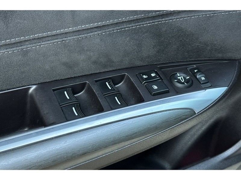 Acura TLX Vehicle Full-screen Gallery Image 12