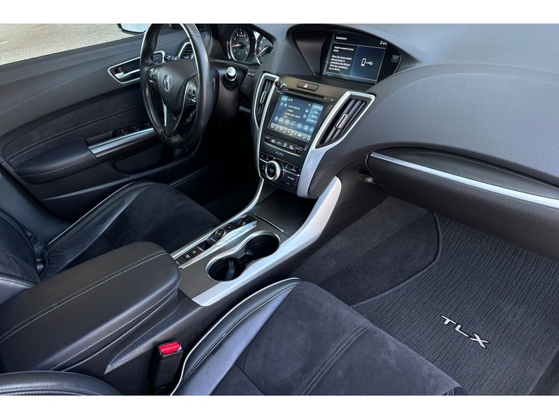 Acura TLX Vehicle Full-screen Gallery Image 17