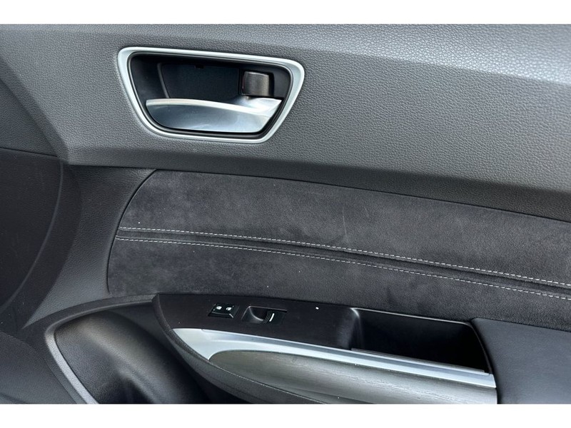 Acura TLX Vehicle Full-screen Gallery Image 18