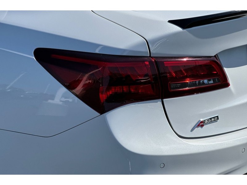 Acura TLX Vehicle Full-screen Gallery Image 30