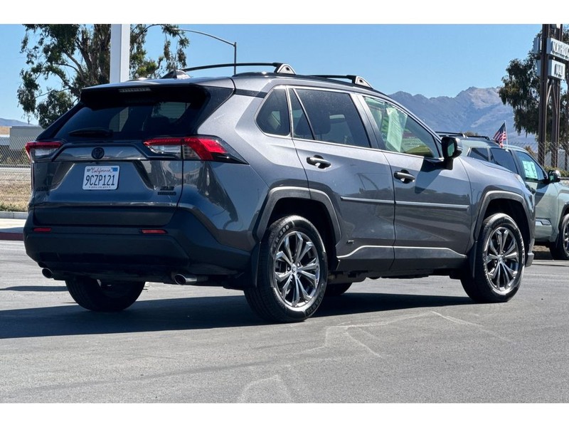 Toyota RAV4 Vehicle Full-screen Gallery Image 04