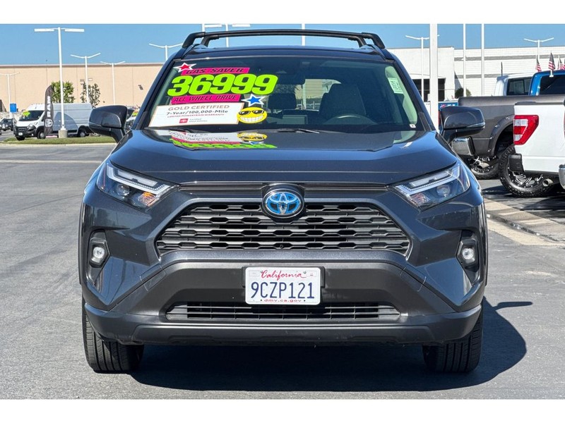 Toyota RAV4 Vehicle Full-screen Gallery Image 09