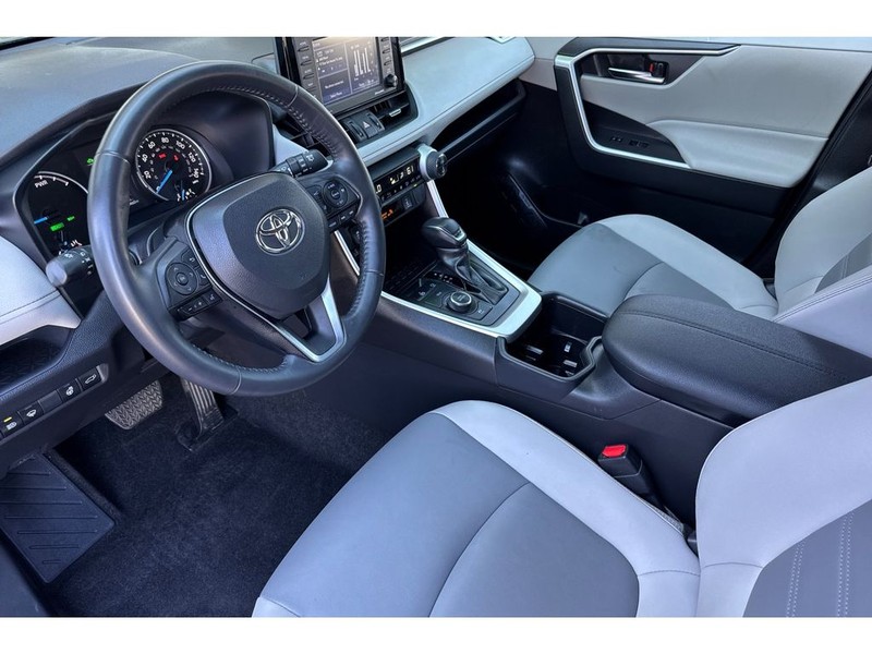 Toyota RAV4 Vehicle Full-screen Gallery Image 10