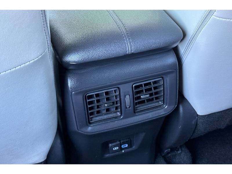 Toyota RAV4 Vehicle Full-screen Gallery Image 14