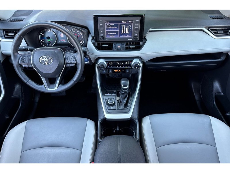 Toyota RAV4 Vehicle Full-screen Gallery Image 15