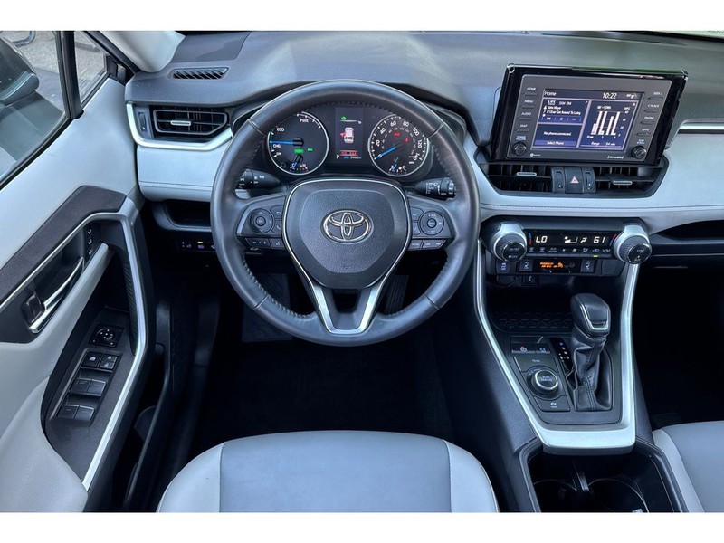 Toyota RAV4 Vehicle Full-screen Gallery Image 16