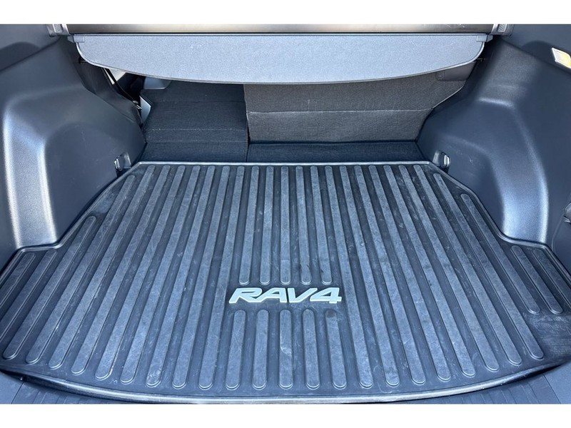 Toyota RAV4 Vehicle Full-screen Gallery Image 17