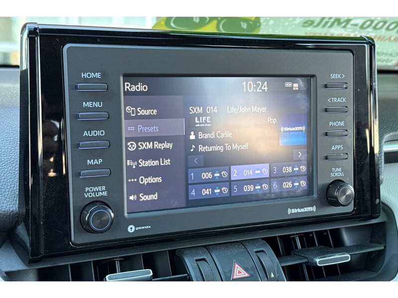 Toyota RAV4 Vehicle Full-screen Gallery Image 21