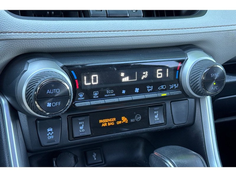 Toyota RAV4 Vehicle Full-screen Gallery Image 23