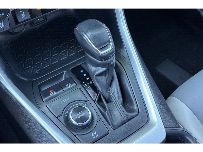 Toyota RAV4 Vehicle Full-screen Gallery Image 24