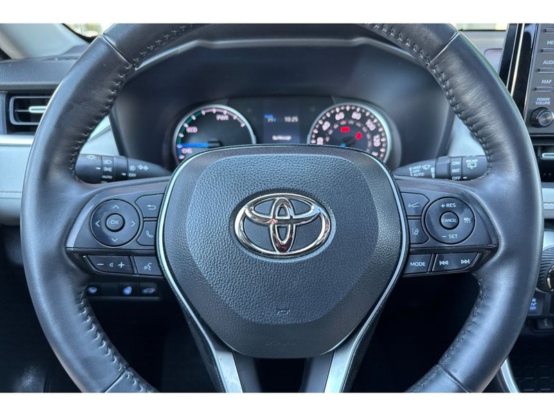 Toyota RAV4 Vehicle Full-screen Gallery Image 26