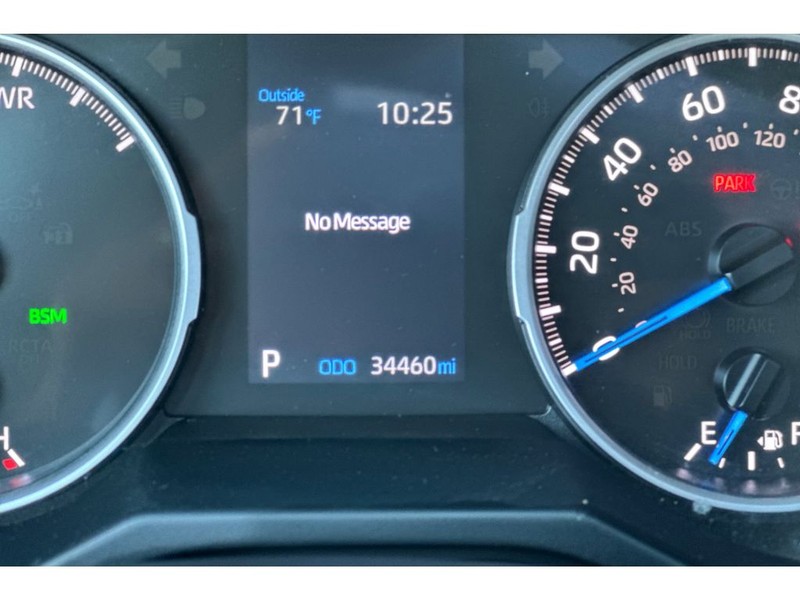 Toyota RAV4 Vehicle Full-screen Gallery Image 30