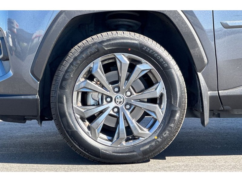 Toyota RAV4 Vehicle Full-screen Gallery Image 32