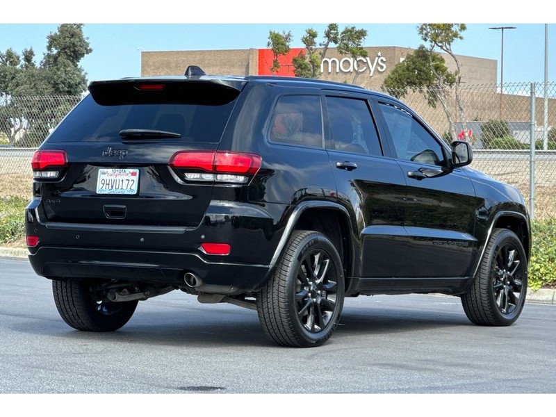 Jeep Grand Cherokee Vehicle Full-screen Gallery Image 04