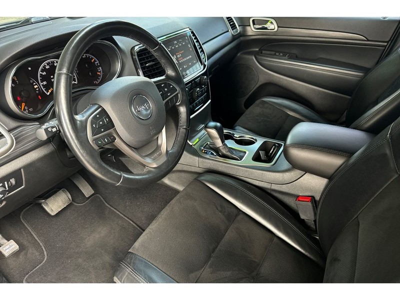 Jeep Grand Cherokee Vehicle Full-screen Gallery Image 10