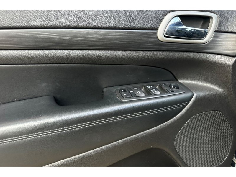 Jeep Grand Cherokee Vehicle Full-screen Gallery Image 11