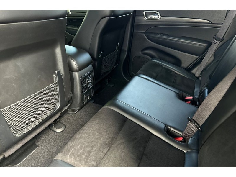 Jeep Grand Cherokee Vehicle Full-screen Gallery Image 13