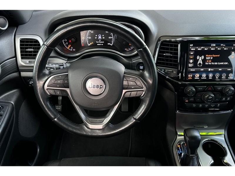 Jeep Grand Cherokee Vehicle Full-screen Gallery Image 15