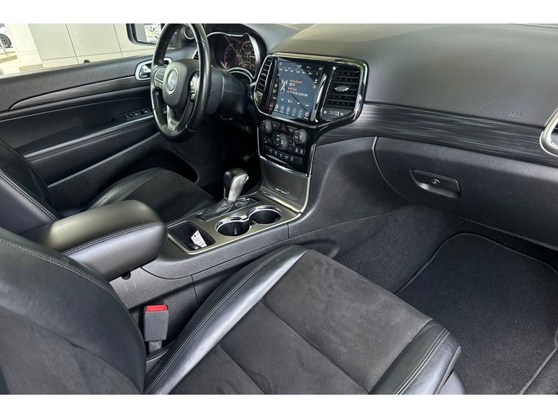 Jeep Grand Cherokee Vehicle Full-screen Gallery Image 17