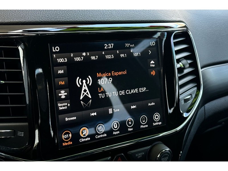 Jeep Grand Cherokee Vehicle Full-screen Gallery Image 19