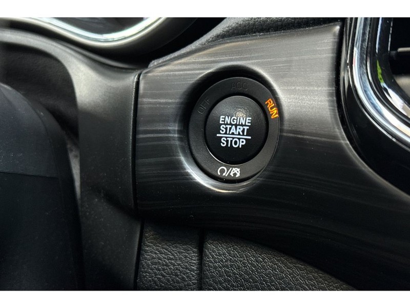 Jeep Grand Cherokee Vehicle Full-screen Gallery Image 22