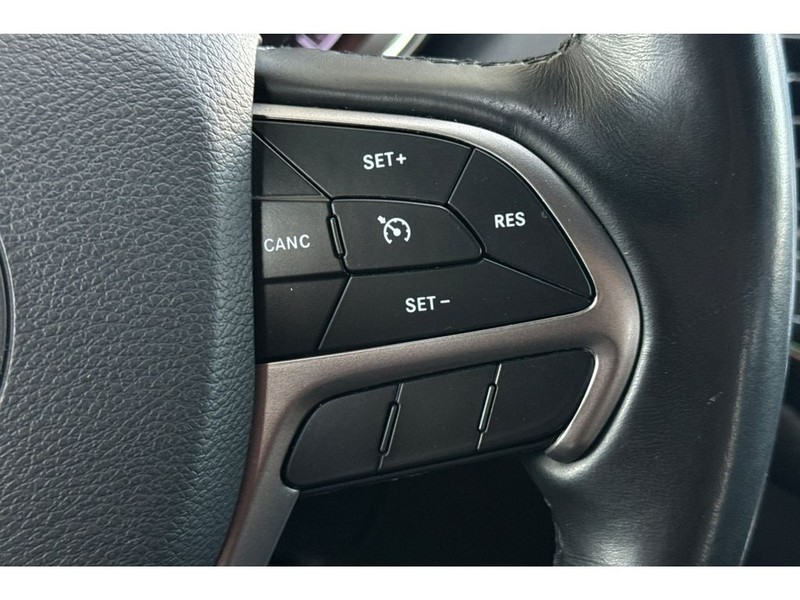 Jeep Grand Cherokee Vehicle Full-screen Gallery Image 25