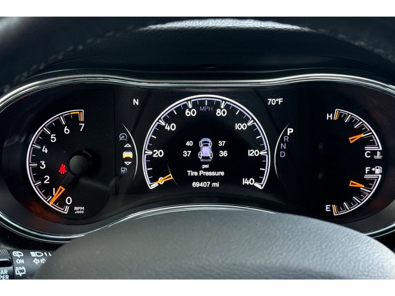 Jeep Grand Cherokee Vehicle Full-screen Gallery Image 26