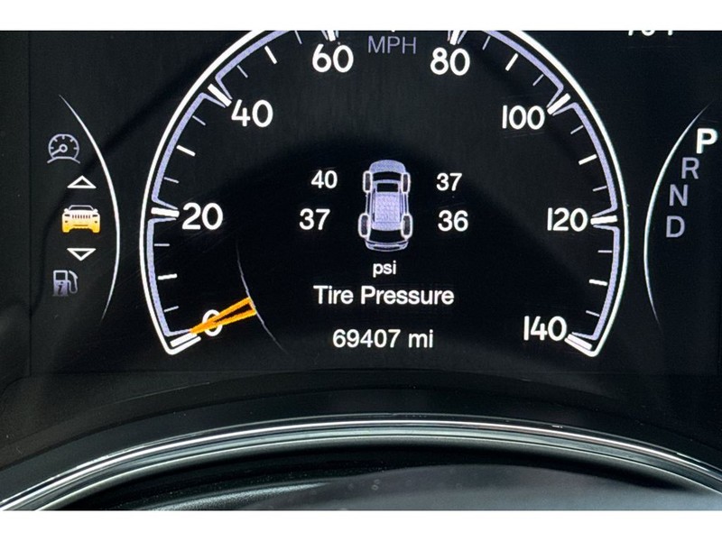 Jeep Grand Cherokee Vehicle Full-screen Gallery Image 27