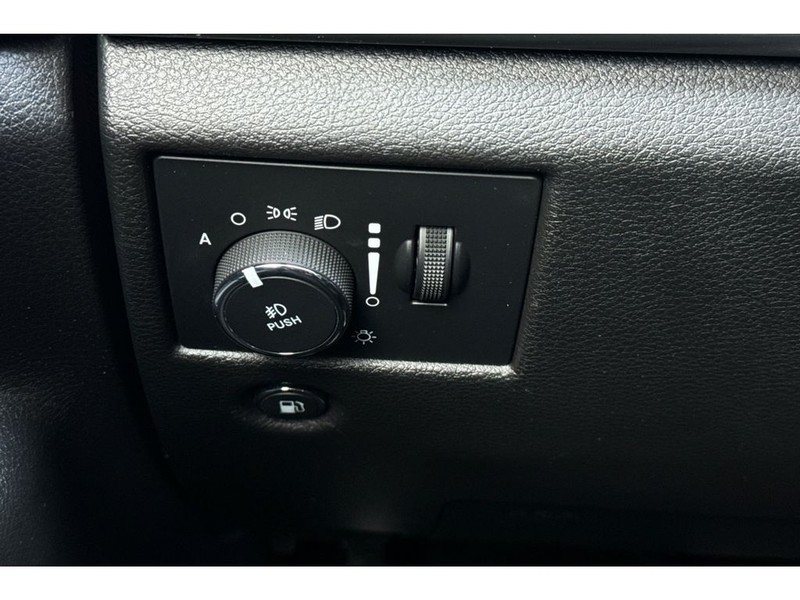 Jeep Grand Cherokee Vehicle Full-screen Gallery Image 28