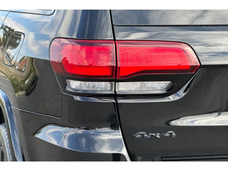 Jeep Grand Cherokee Vehicle Full-screen Gallery Image 30