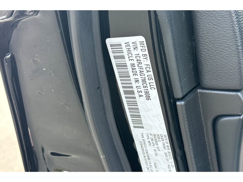 Jeep Grand Cherokee Vehicle Full-screen Gallery Image 31