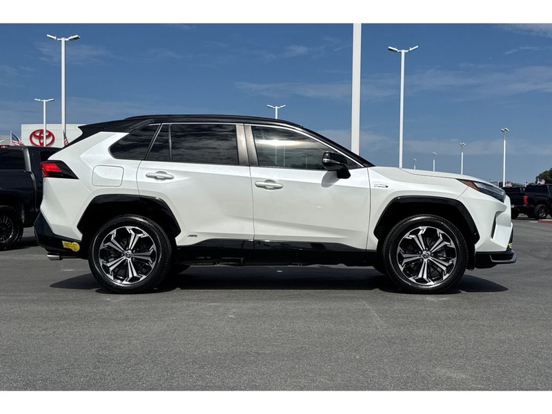Toyota RAV4 Prime Vehicle Full-screen Gallery Image 03