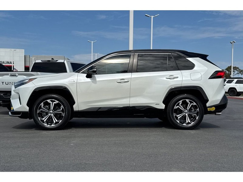 Toyota RAV4 Prime Vehicle Full-screen Gallery Image 07