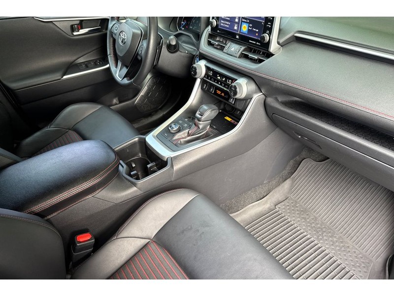 Toyota RAV4 Prime Vehicle Full-screen Gallery Image 18