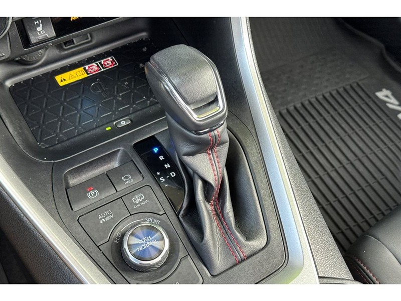 Toyota RAV4 Prime Vehicle Full-screen Gallery Image 26