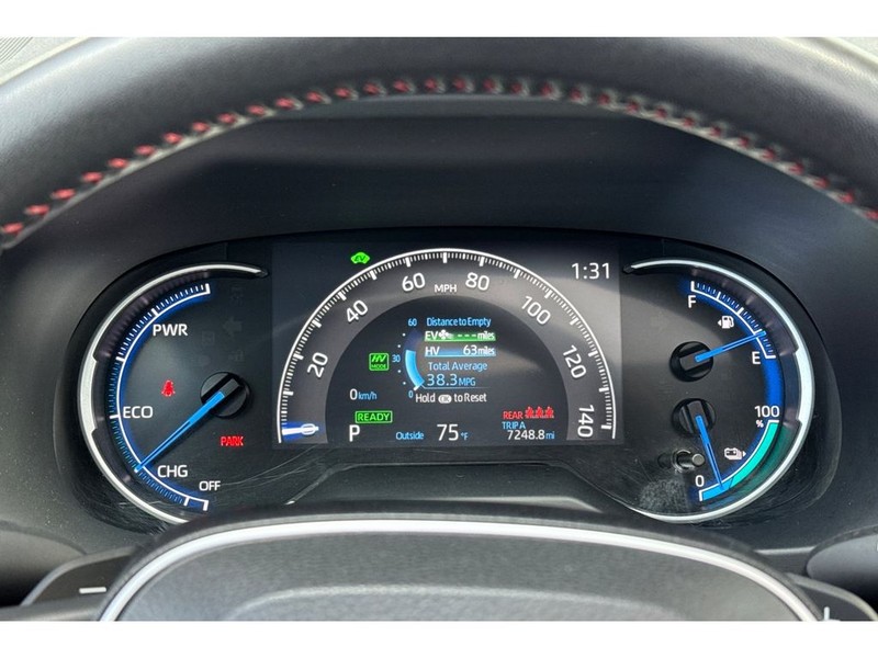 Toyota RAV4 Prime Vehicle Full-screen Gallery Image 31