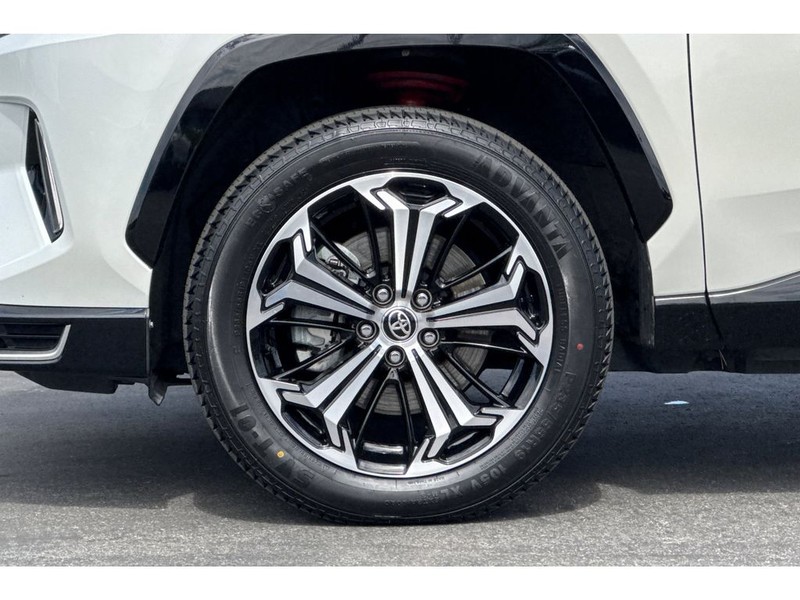 Toyota RAV4 Prime Vehicle Full-screen Gallery Image 34