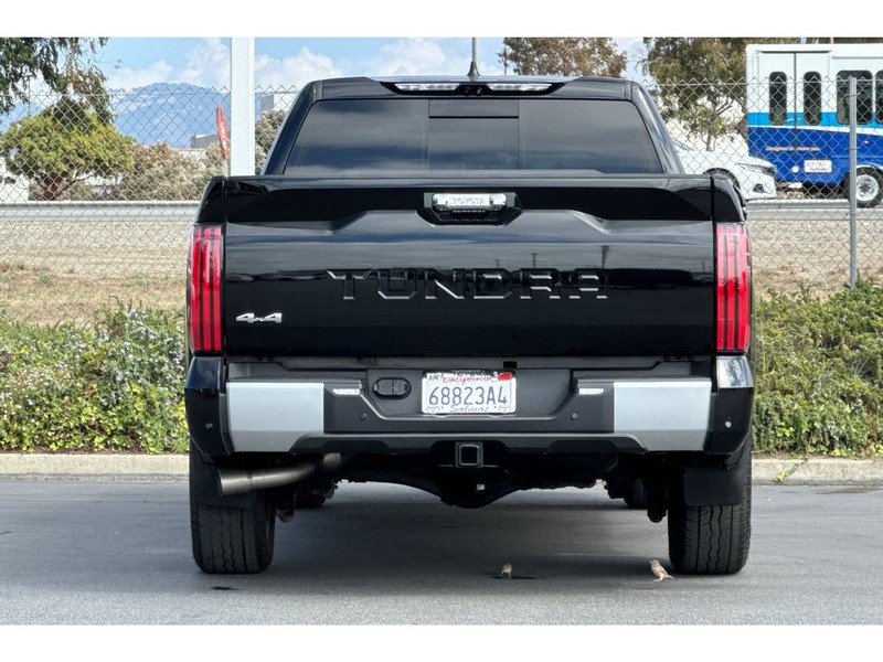 Toyota Tundra Vehicle Full-screen Gallery Image 05