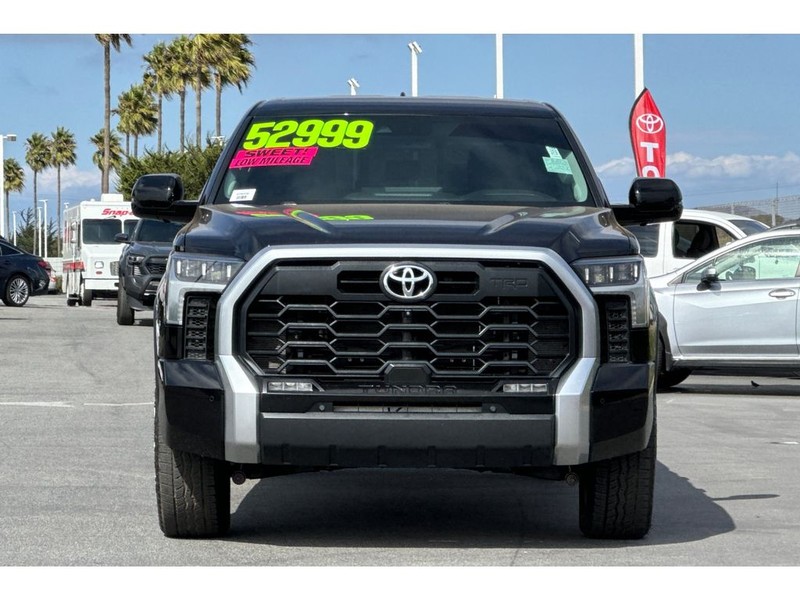 Toyota Tundra Vehicle Full-screen Gallery Image 09